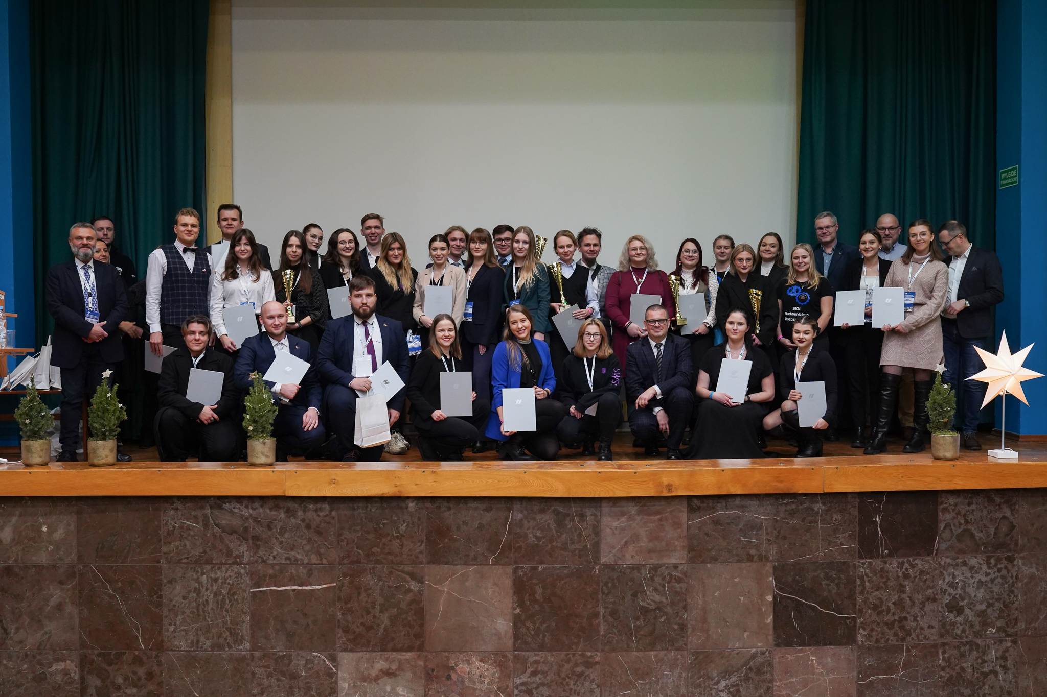 Uczestnicy i organizatorzy IX Ogólnopolskiej Sesji Studenckich Kół Naukowych