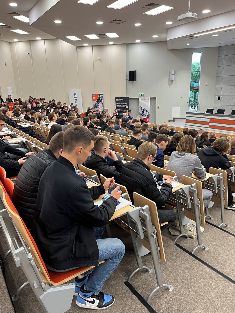 Kandydaci w oczekiwaniu na rozpoczęcie uroczystości