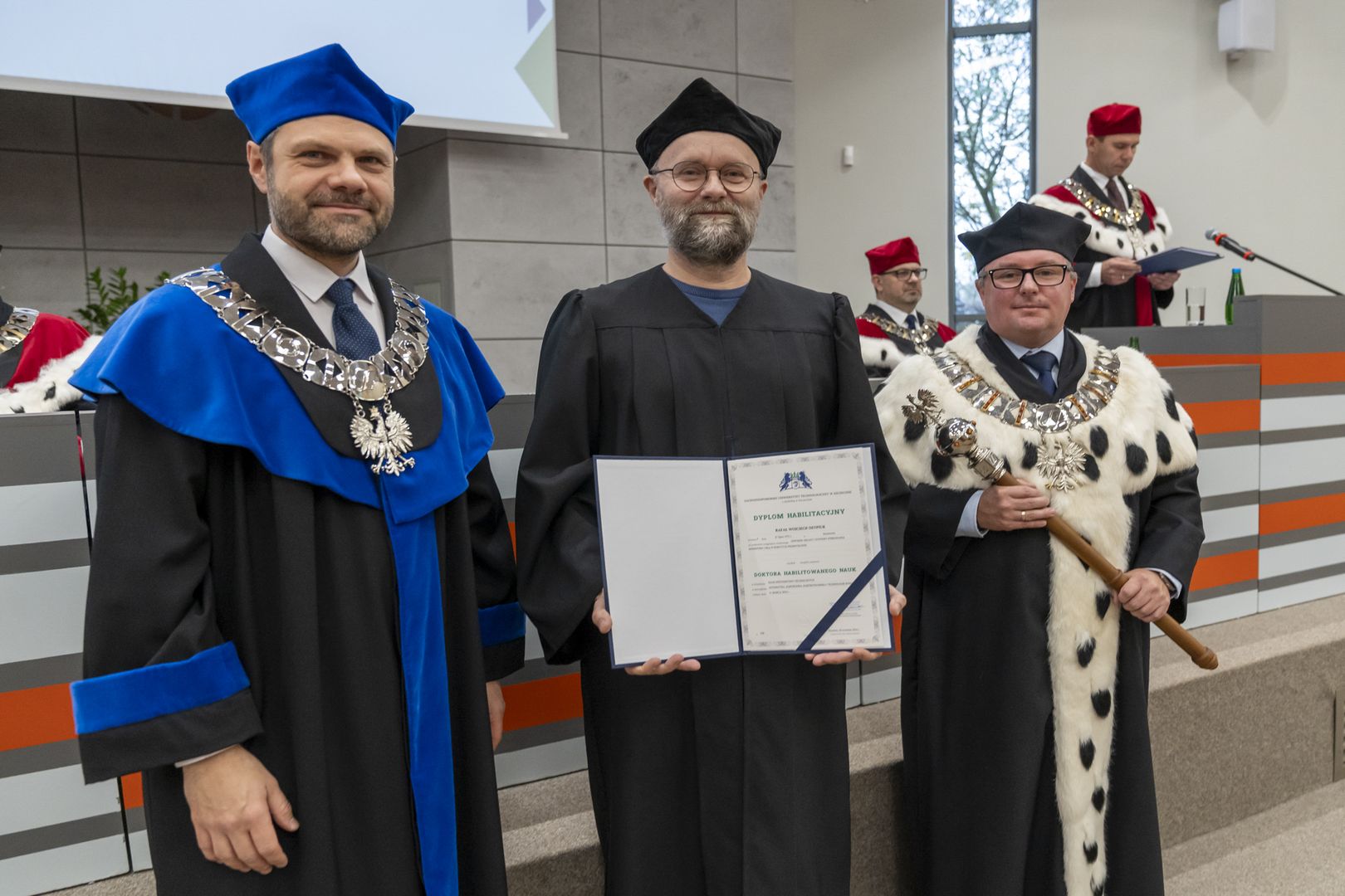 Rektor ZUT w Szczecinie, prof. dr hab. inż. Arkadiusz Terman, Dziekan WE dr hab. inż. Grzegorz Psuj, prof. ZUT oraz dr hab. inż. Rafał Osypiuk